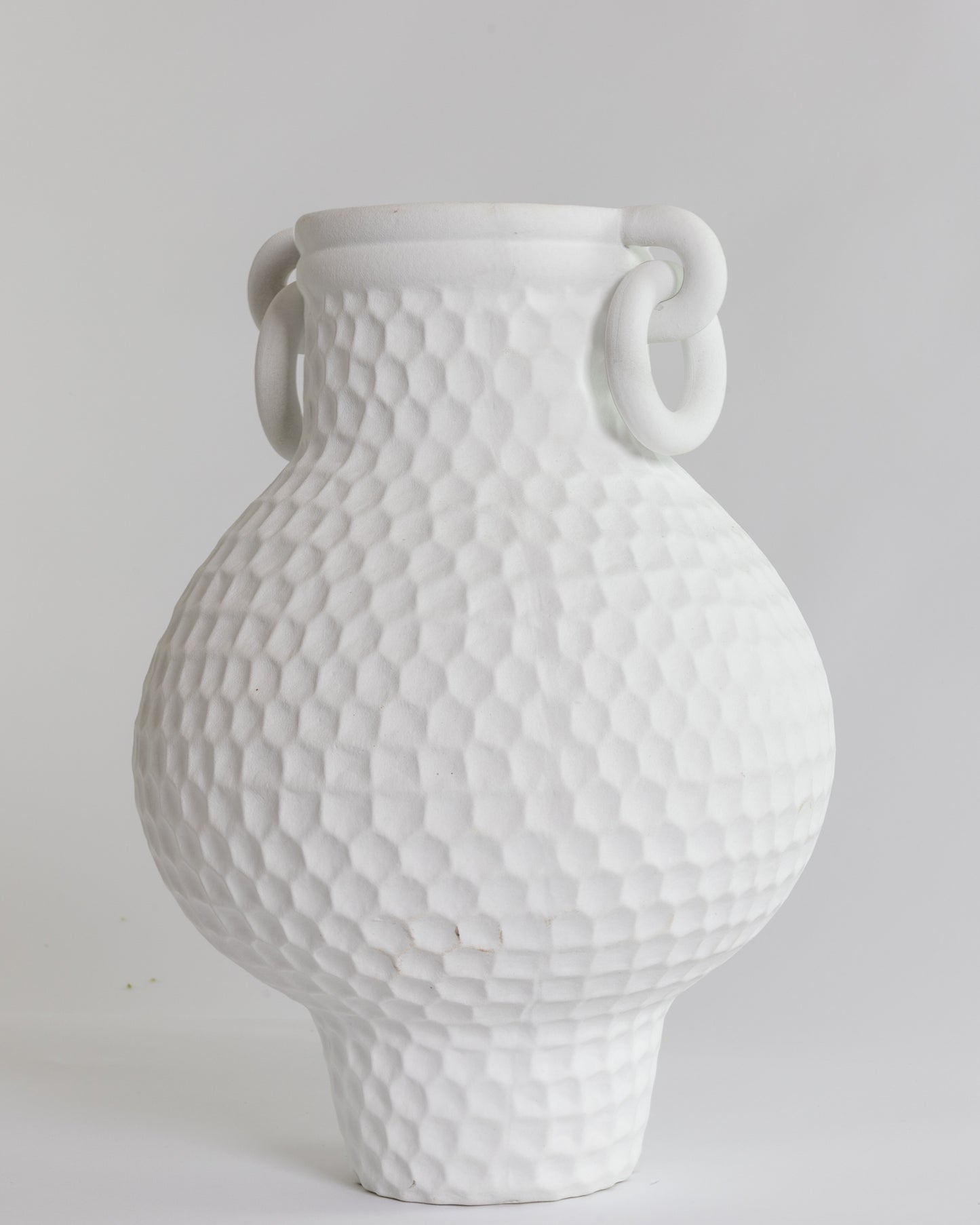 BODACIOUS VASE IN WHITE