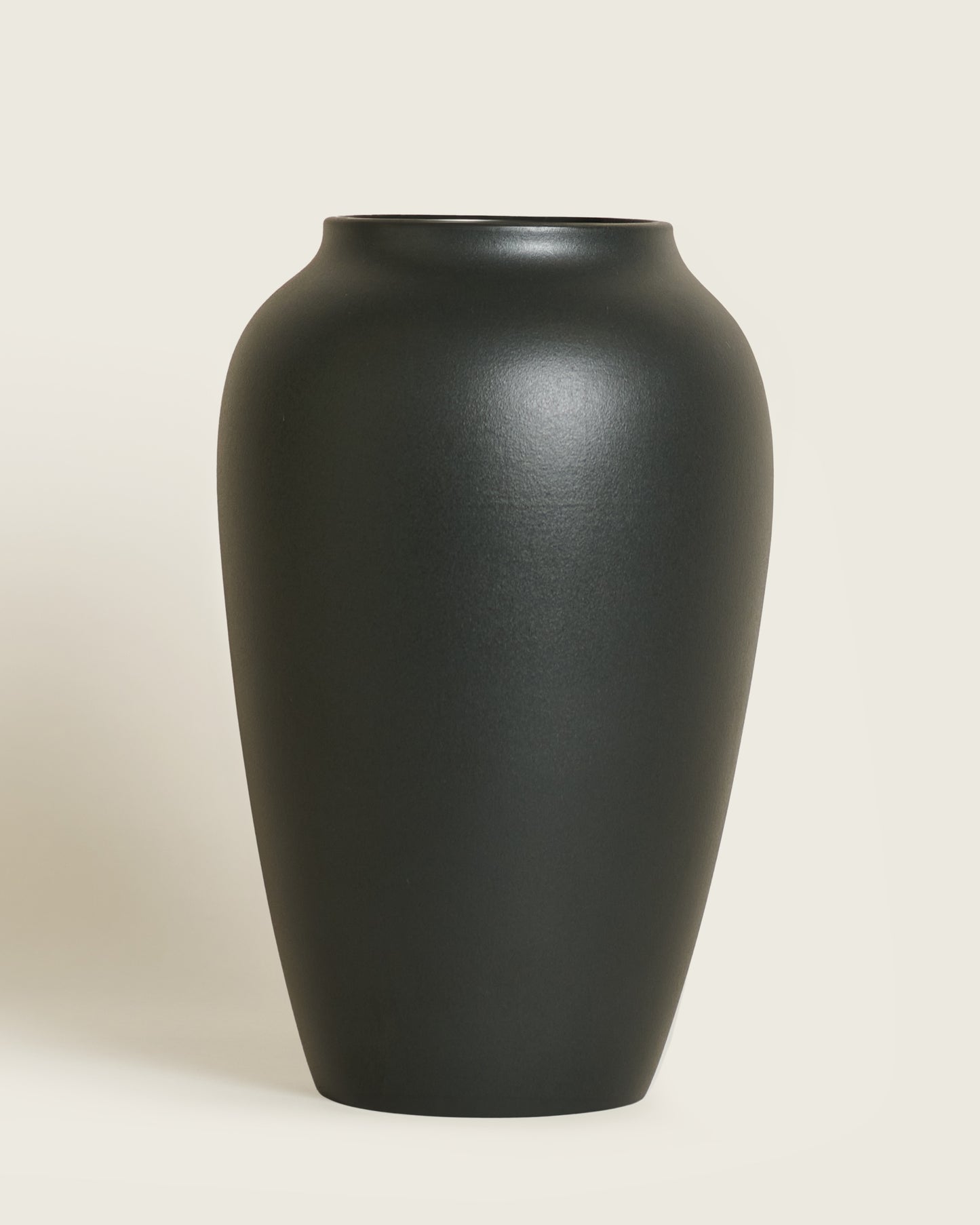 THE STAPLE VASE BLACK