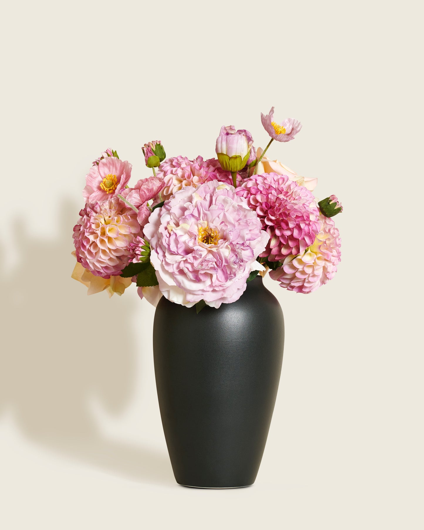 THE STAPLE VASE BLACK