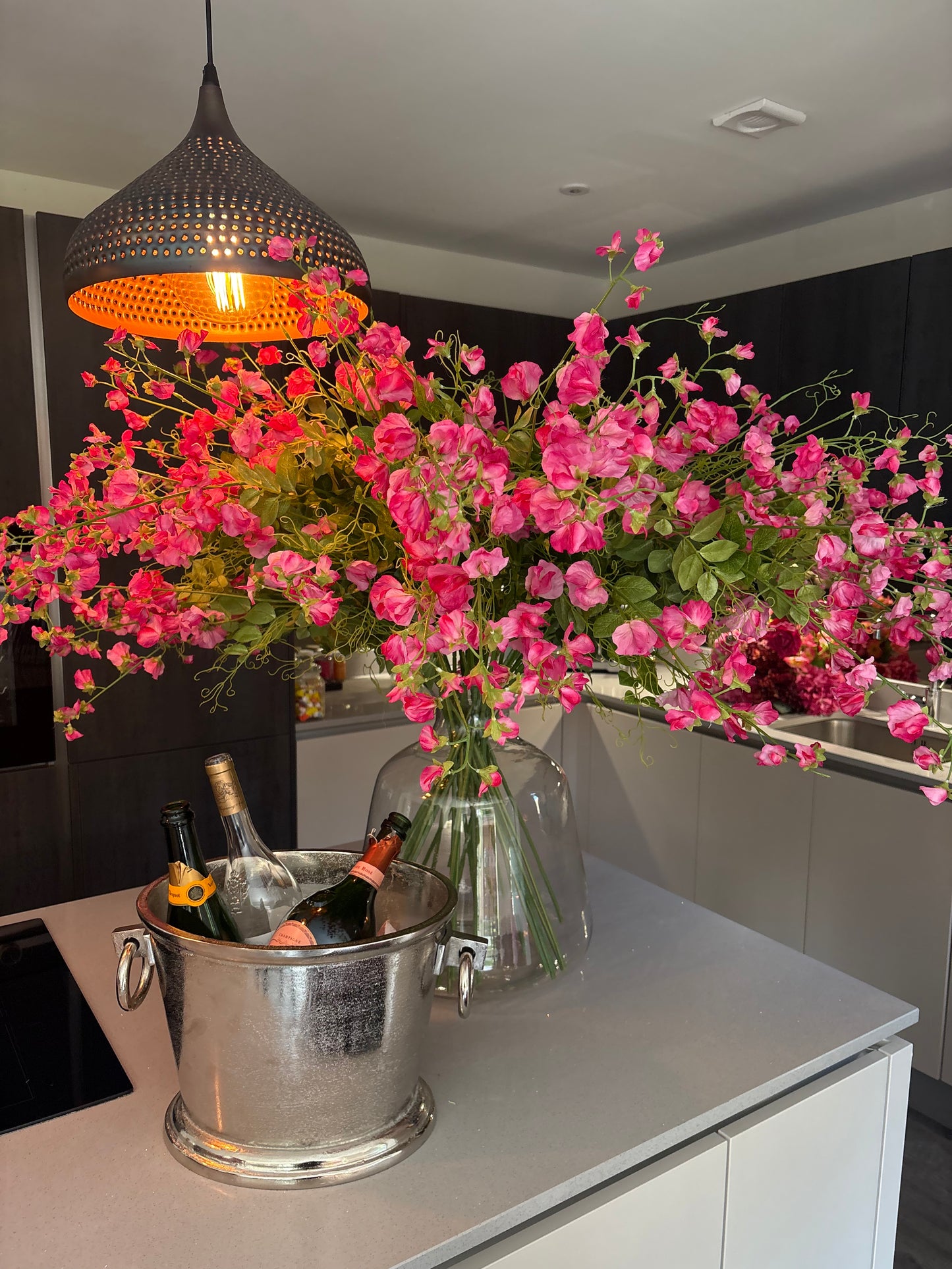 XL SWEET PEA SPRAY HOT PINK