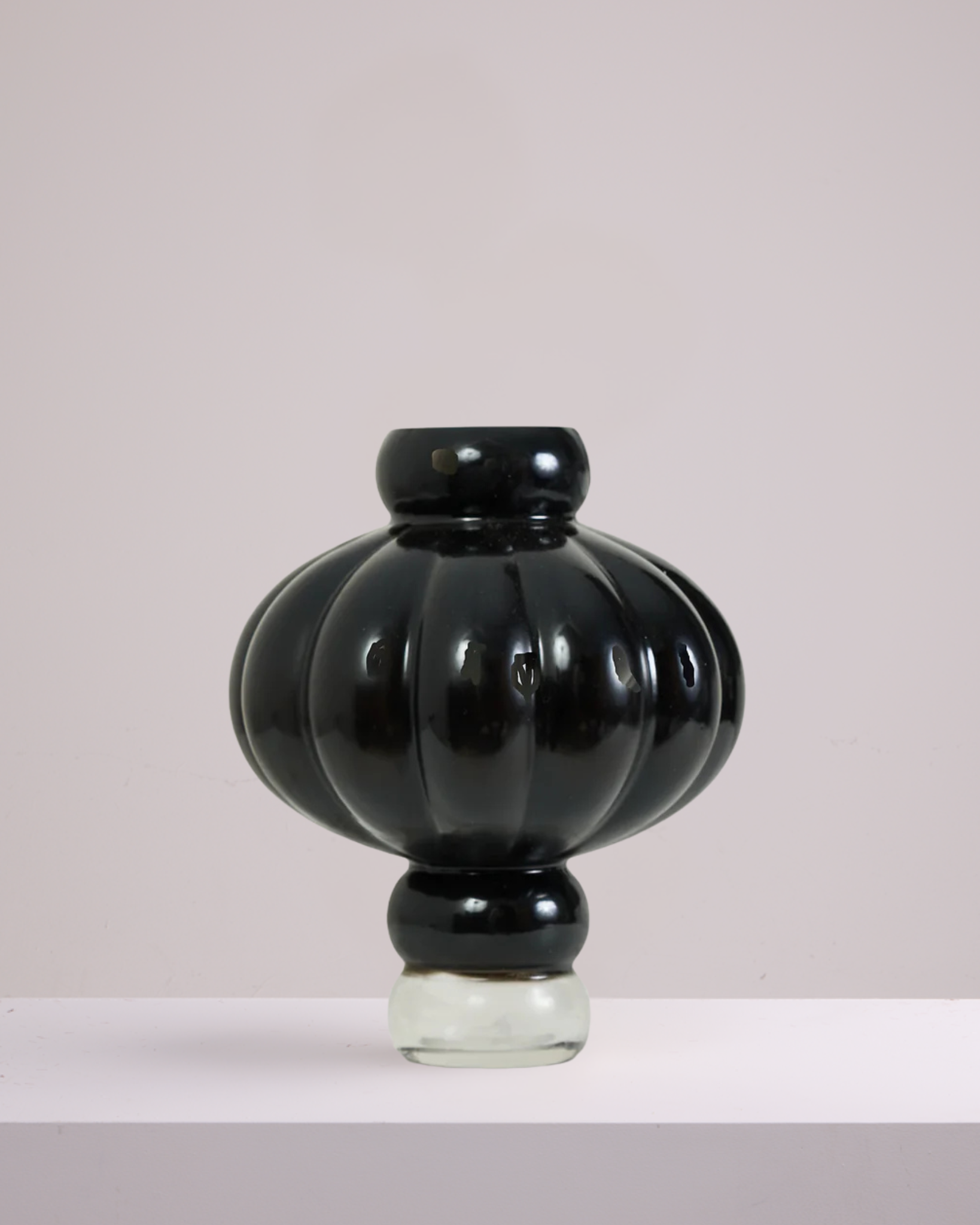 OBSIDIAN IN BLACK