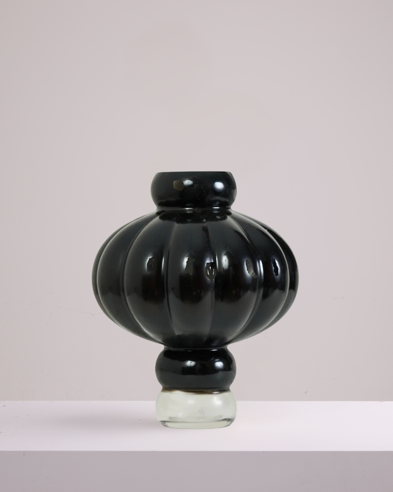 OBSIDIAN IN BLACK