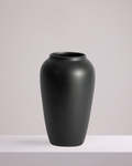 THE STAPLE VASE BLACK
