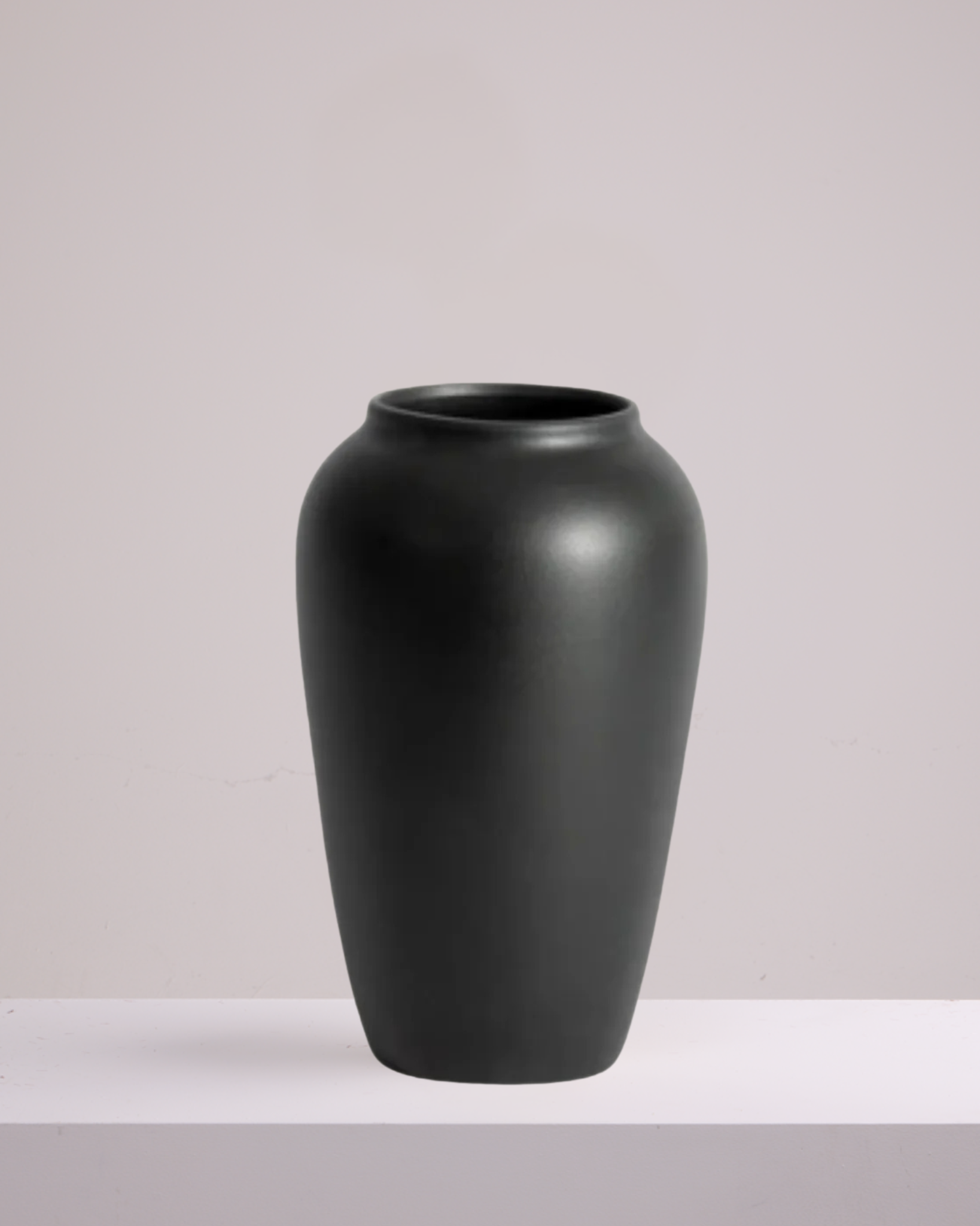 THE STAPLE VASE BLACK