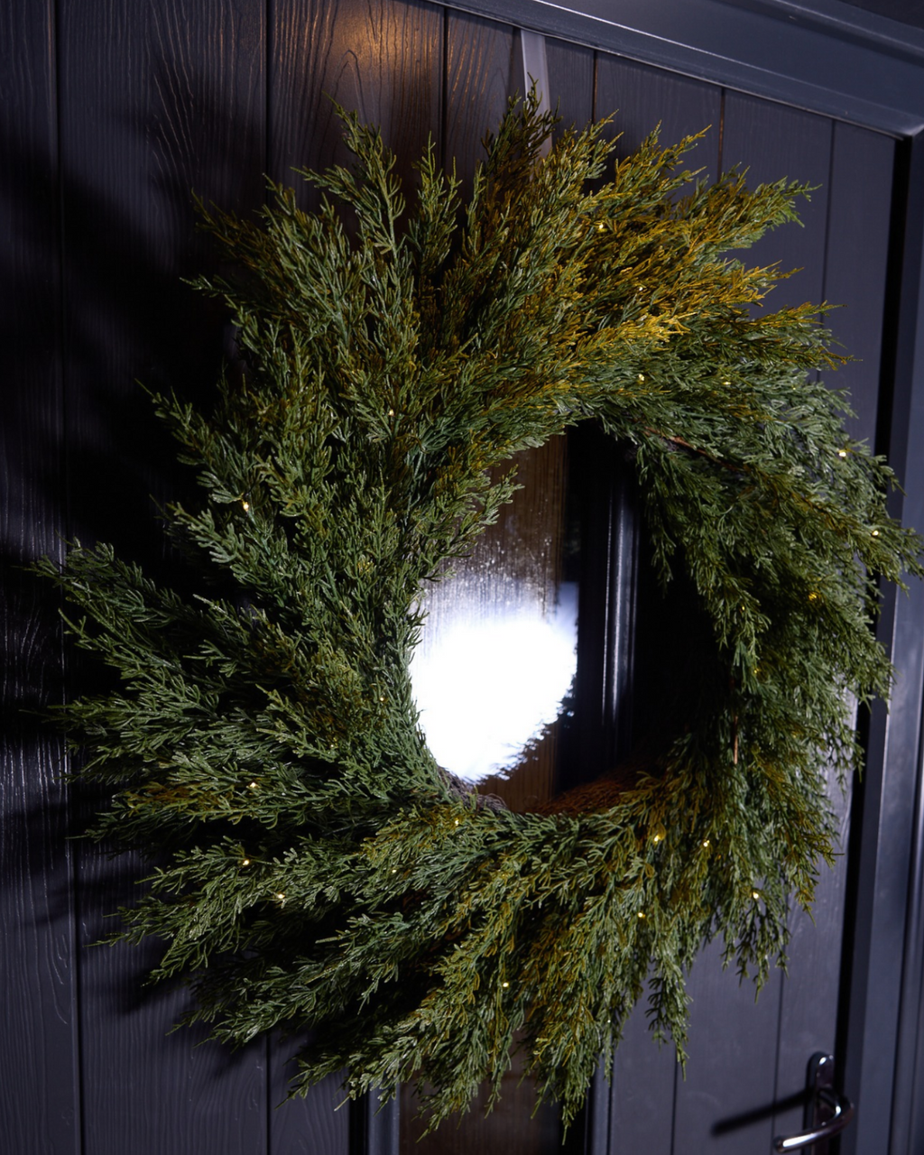 PRELIT CHRISTMAS WREATH (100 LIGHTS)