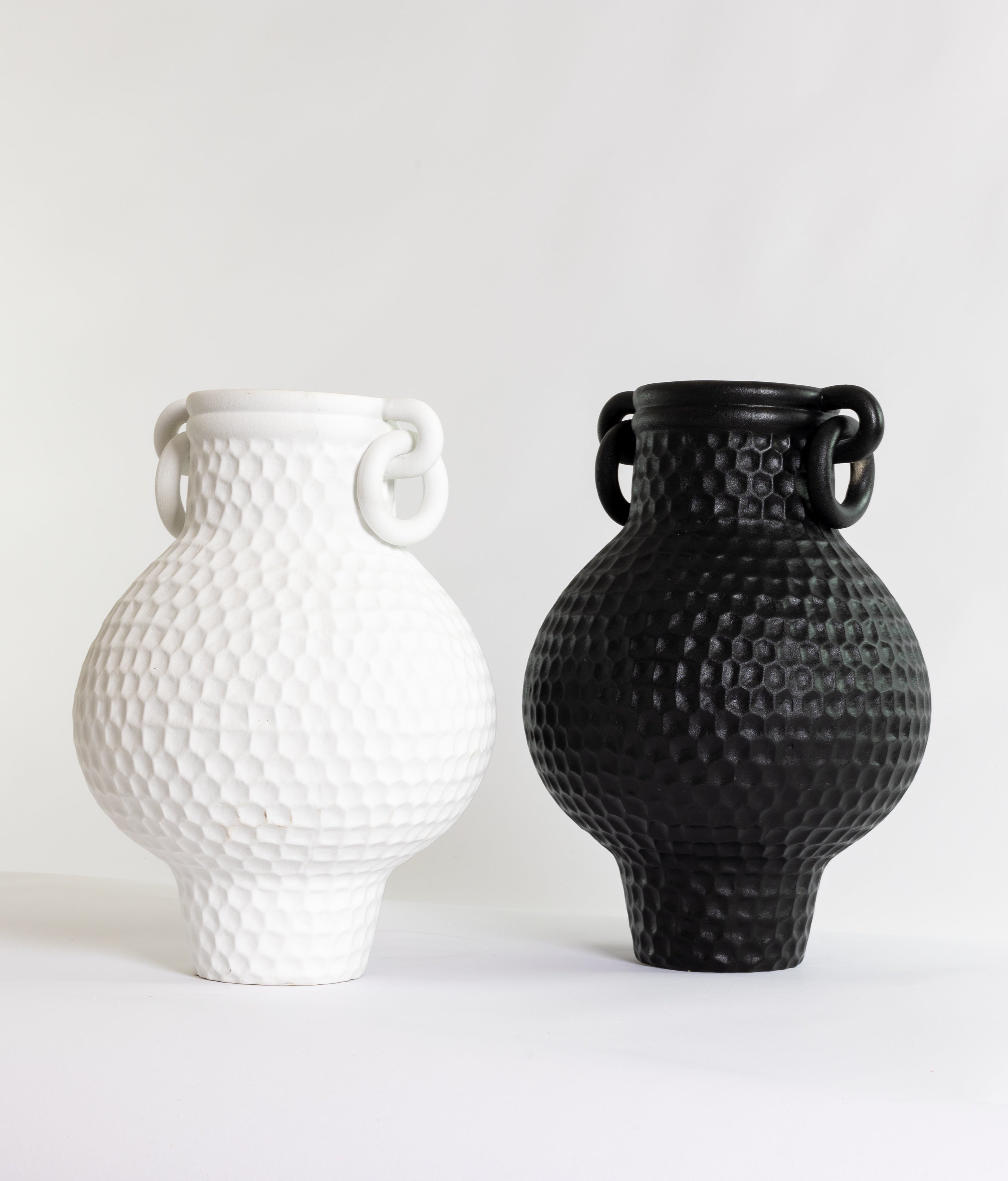 BODACIOUS VASE IN WHITE