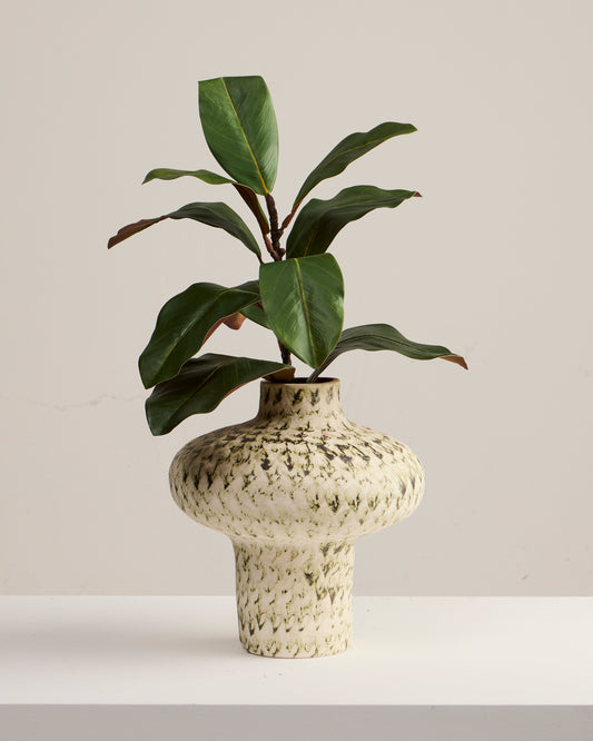 MAGNOLIA BRANCH IN GREEN