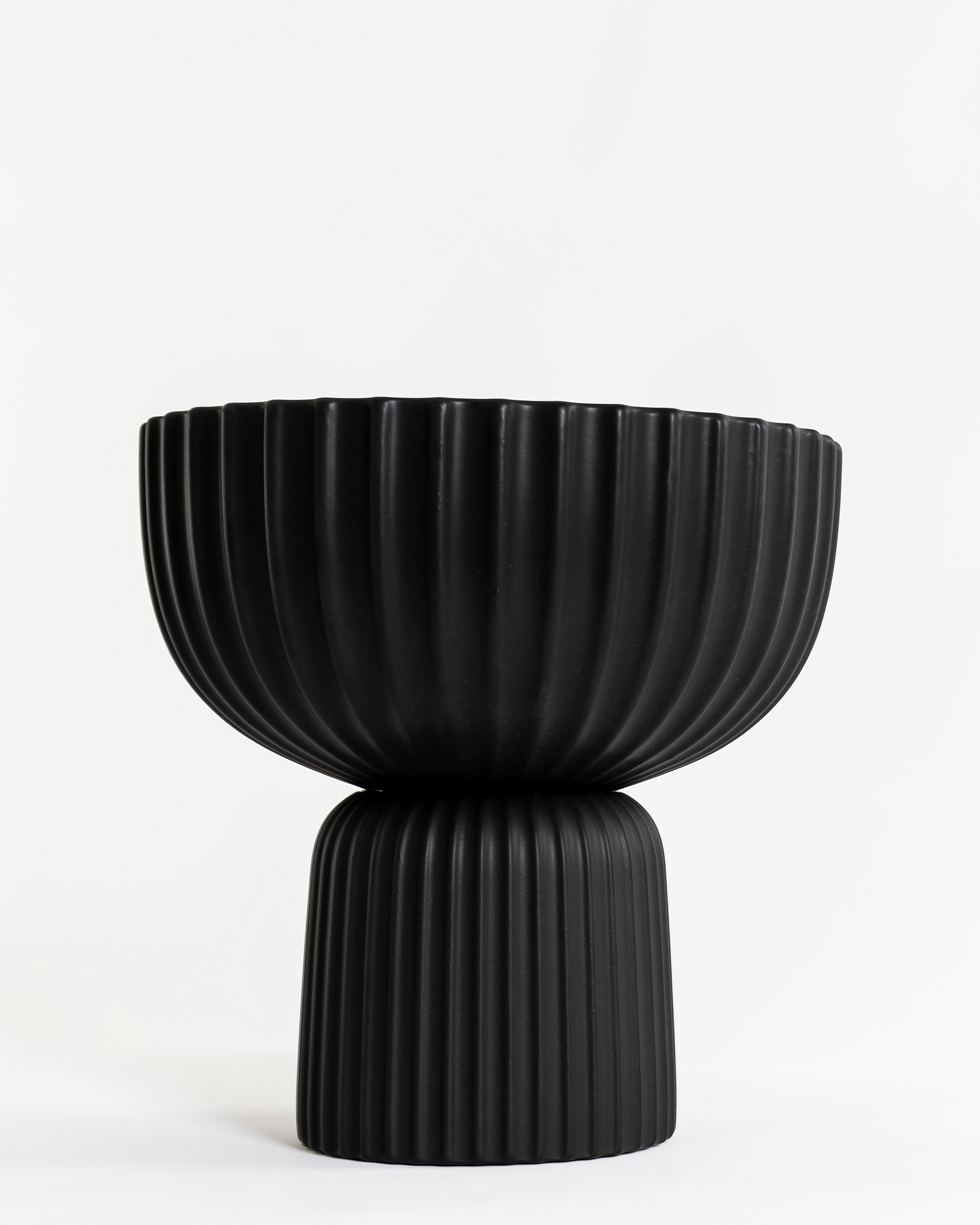 THE MODERN VASE BLACK