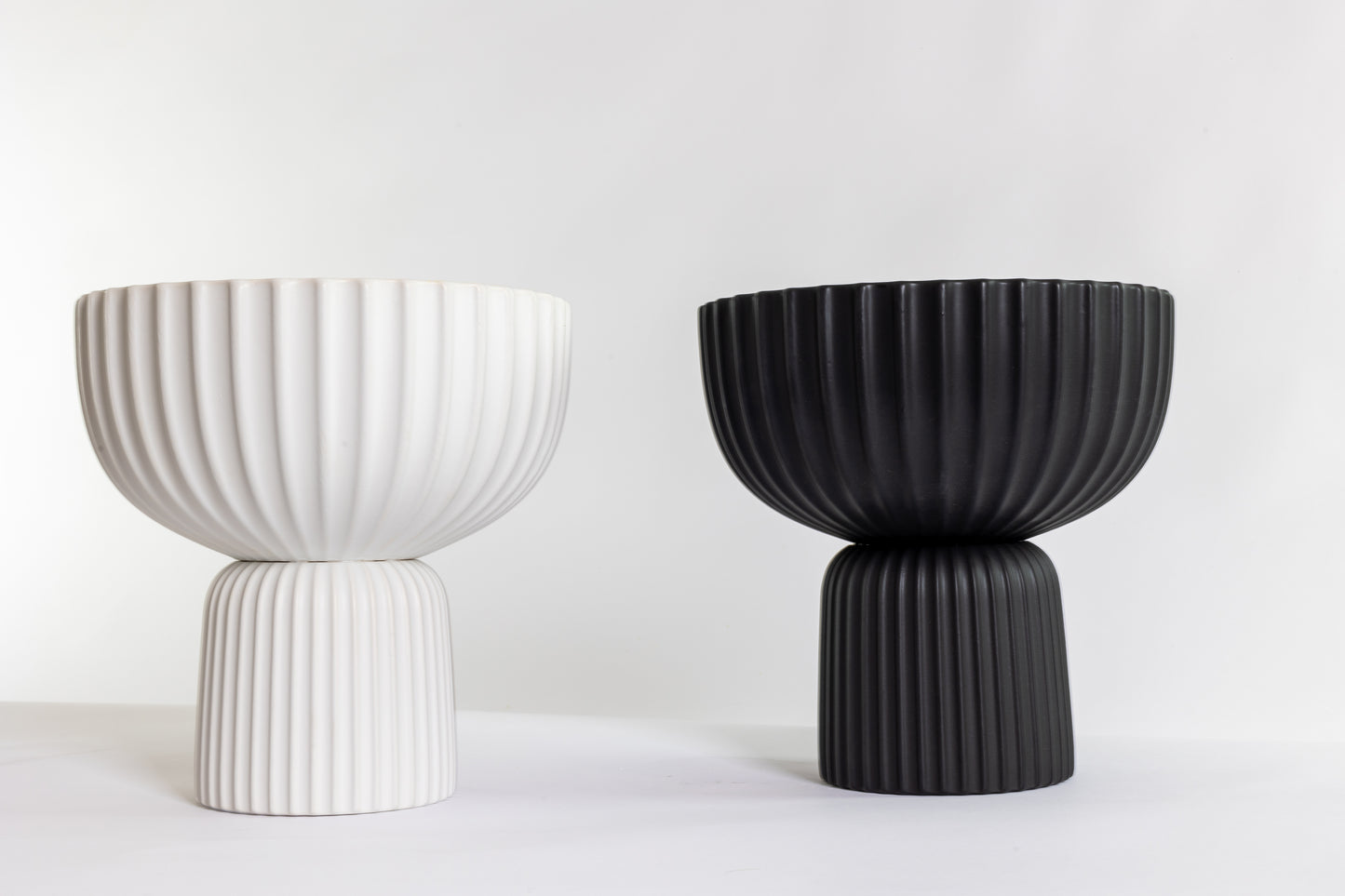 THE MODERN VASE WHITE