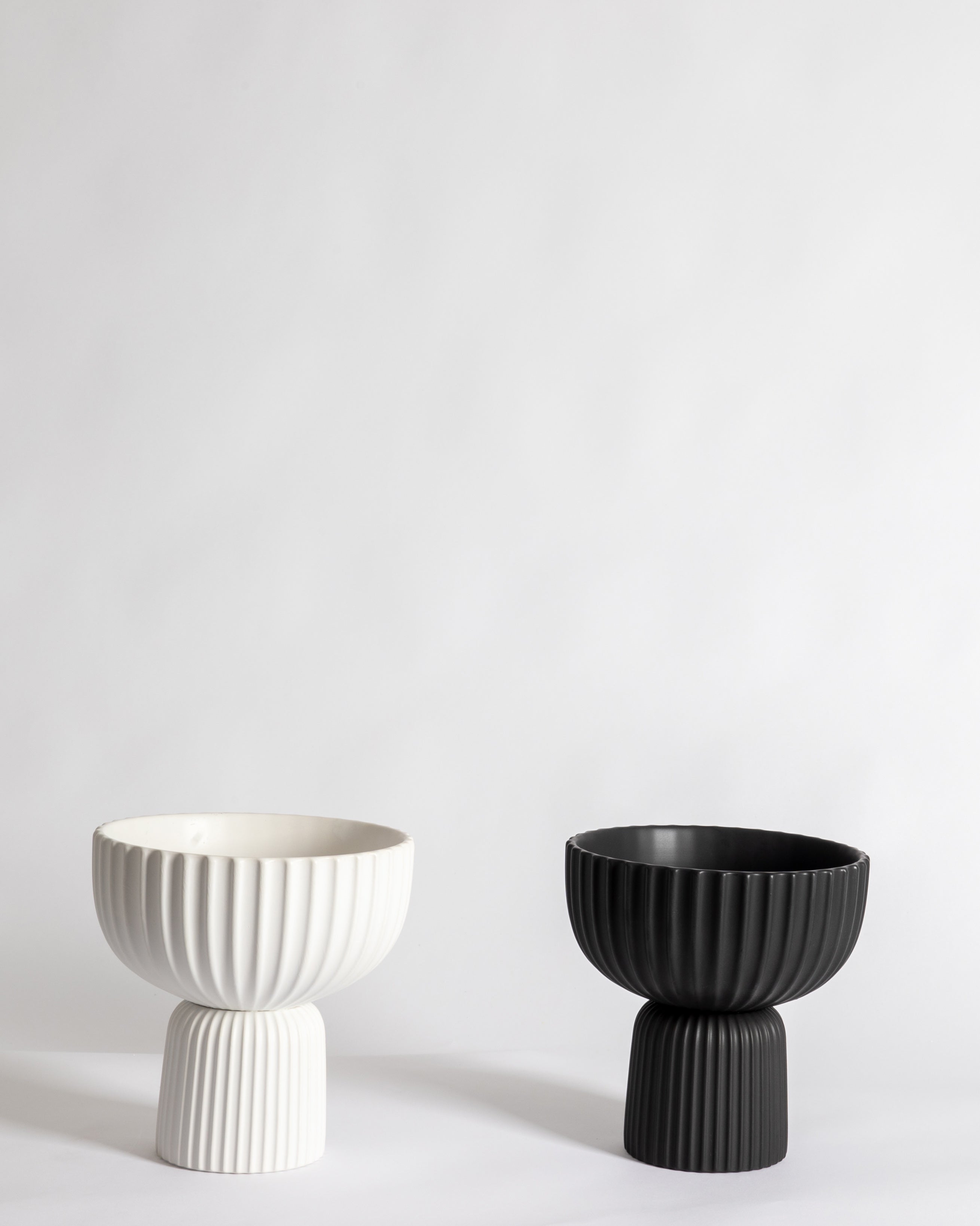 THE MODERN VASE BLACK