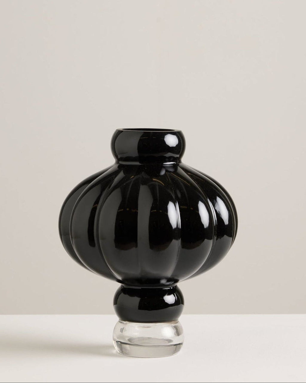 OBSIDIAN IN BLACK
