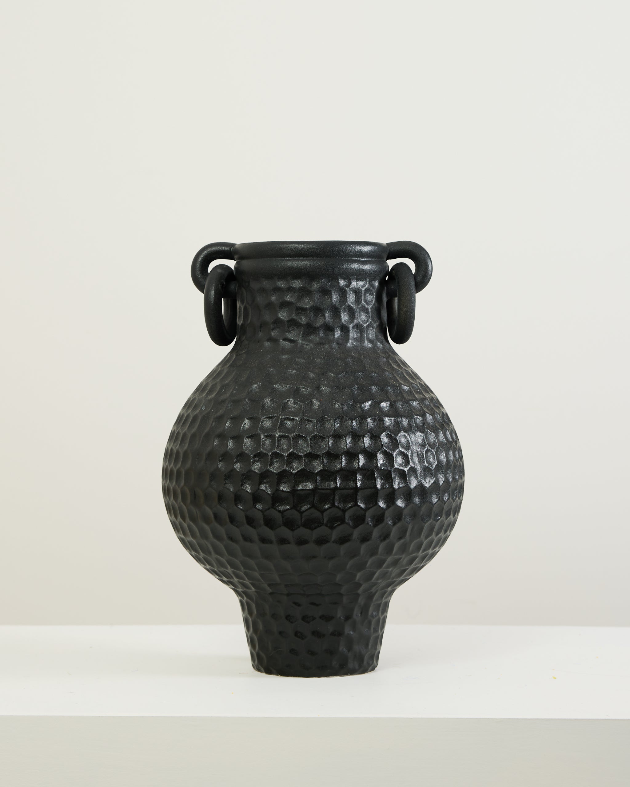BODACIOUS VASE IN BLACK
