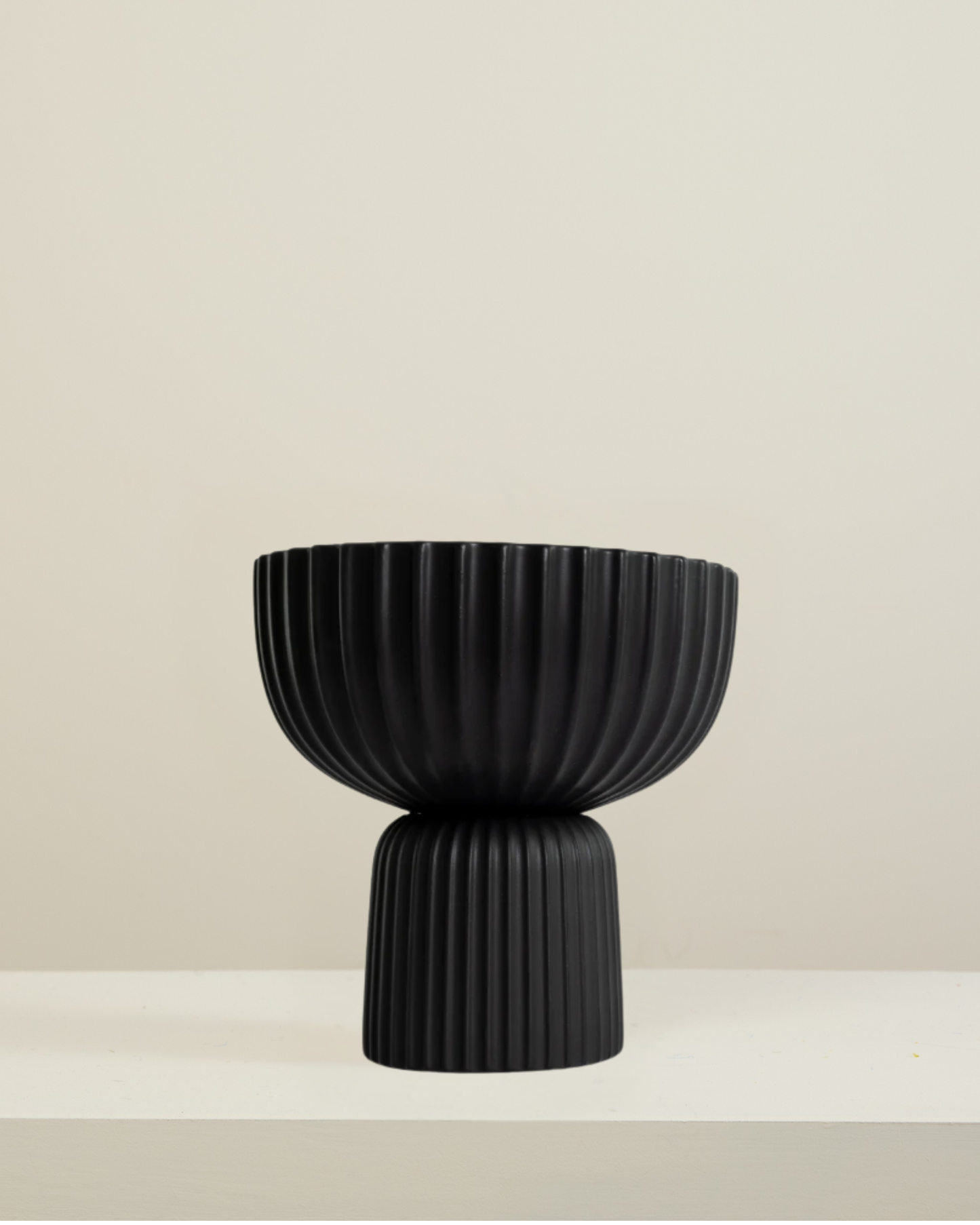 THE MODERN VASE BLACK