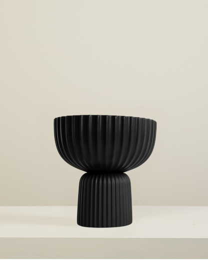 THE MODERN VASE BLACK