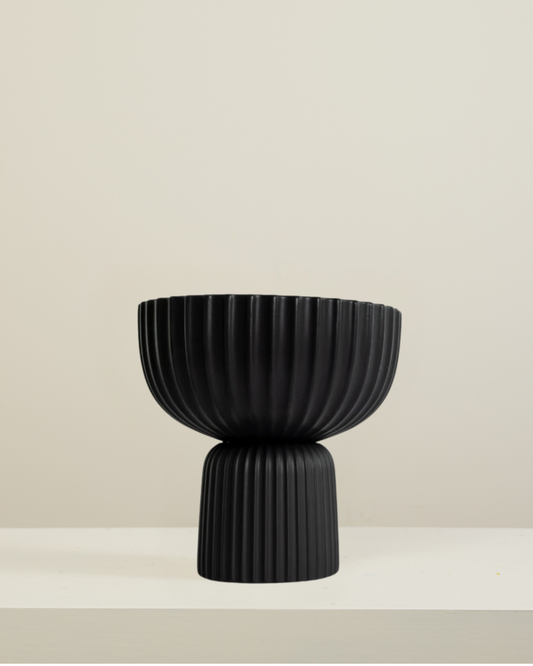 THE MODERN VASE BLACK