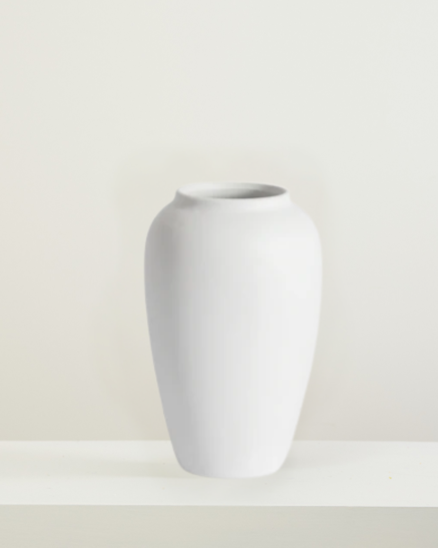 THE STAPLE VASE WHITE