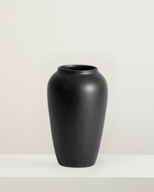 THE STAPLE VASE BLACK