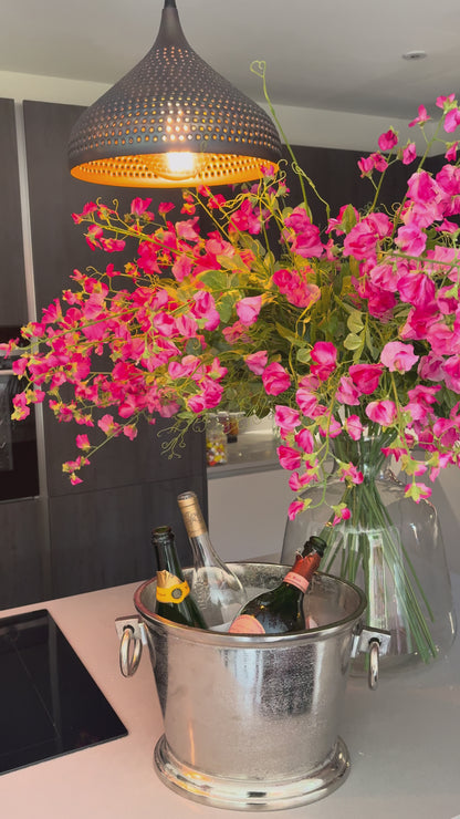 XL SWEET PEA SPRAY HOT PINK